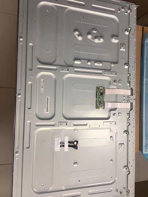 55 इंच 3840*2160 पिक्सेल उच्च संकल्प एलसीडी मॉनिटर 500cd/m2 पेशेवर डिस्प्ले के लिए चमक